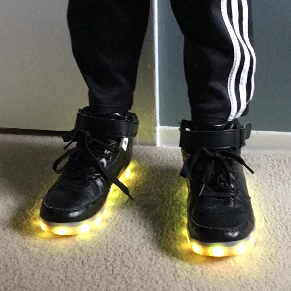 LED light up sneakers - Picture 7 of 8
